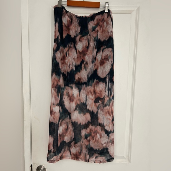 NWT Abercrombie & Fitch Skirt Size Medium - Picture 2 of 2